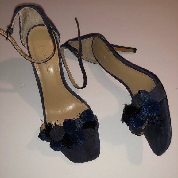 Banana Republic Shoes - Banana Republic Pom Pom Bare Navy blue size 8.5